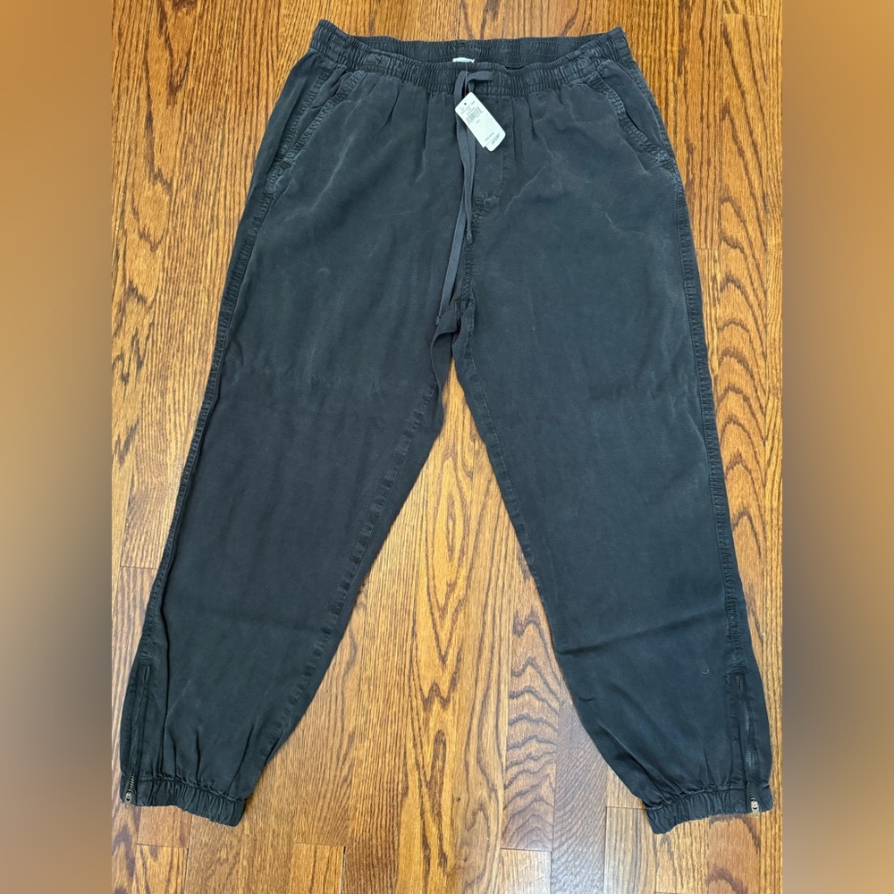 Brand New Aerie Women’s Charcoal Black Jogger Pants with zippered cinch bottom.